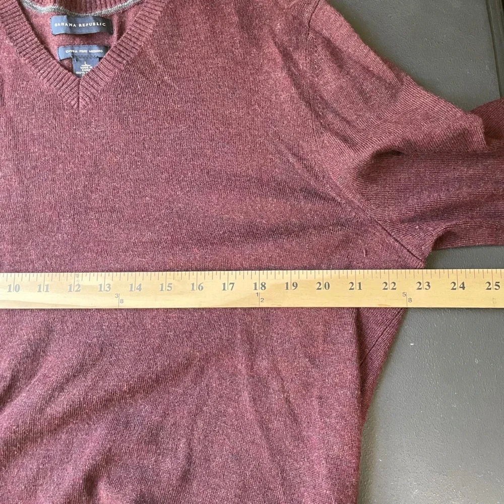 Banana Republic V Neck Sweater Mens Large Burgundy Extra Fine Merino Wool